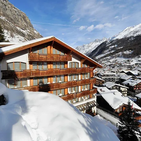 Otel Tschugge 4*