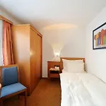 Tschugge Hotel 4*