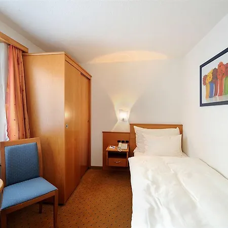 Tschugge Отель 4*